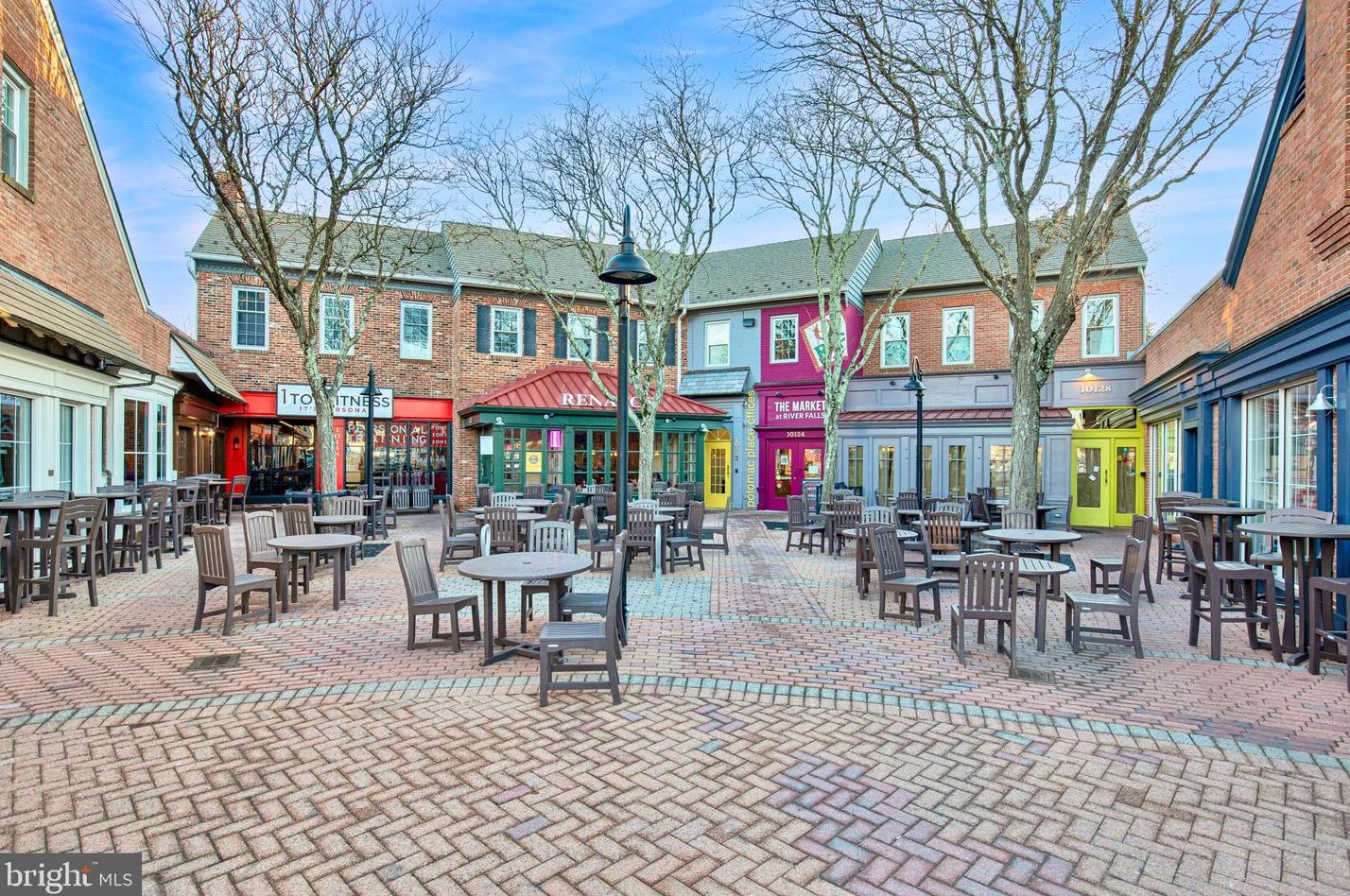 8800 Deer Hollow Ln, Rockville MD 20854-5440 exterior