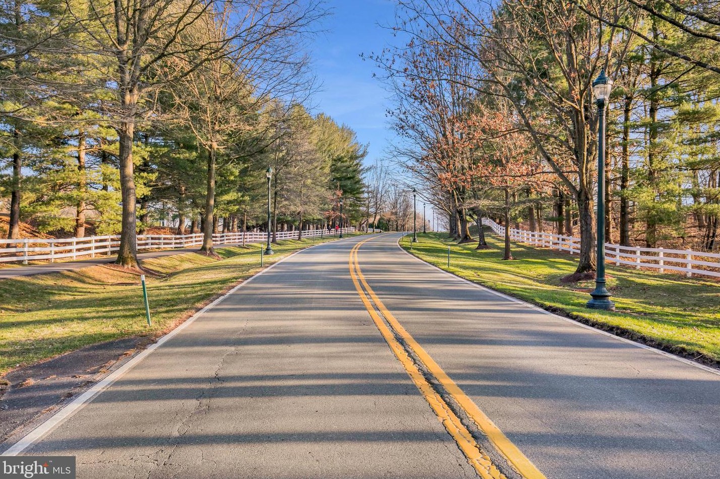 8800 Deer Hollow Ln, Rockville MD 20854-5440 exterior