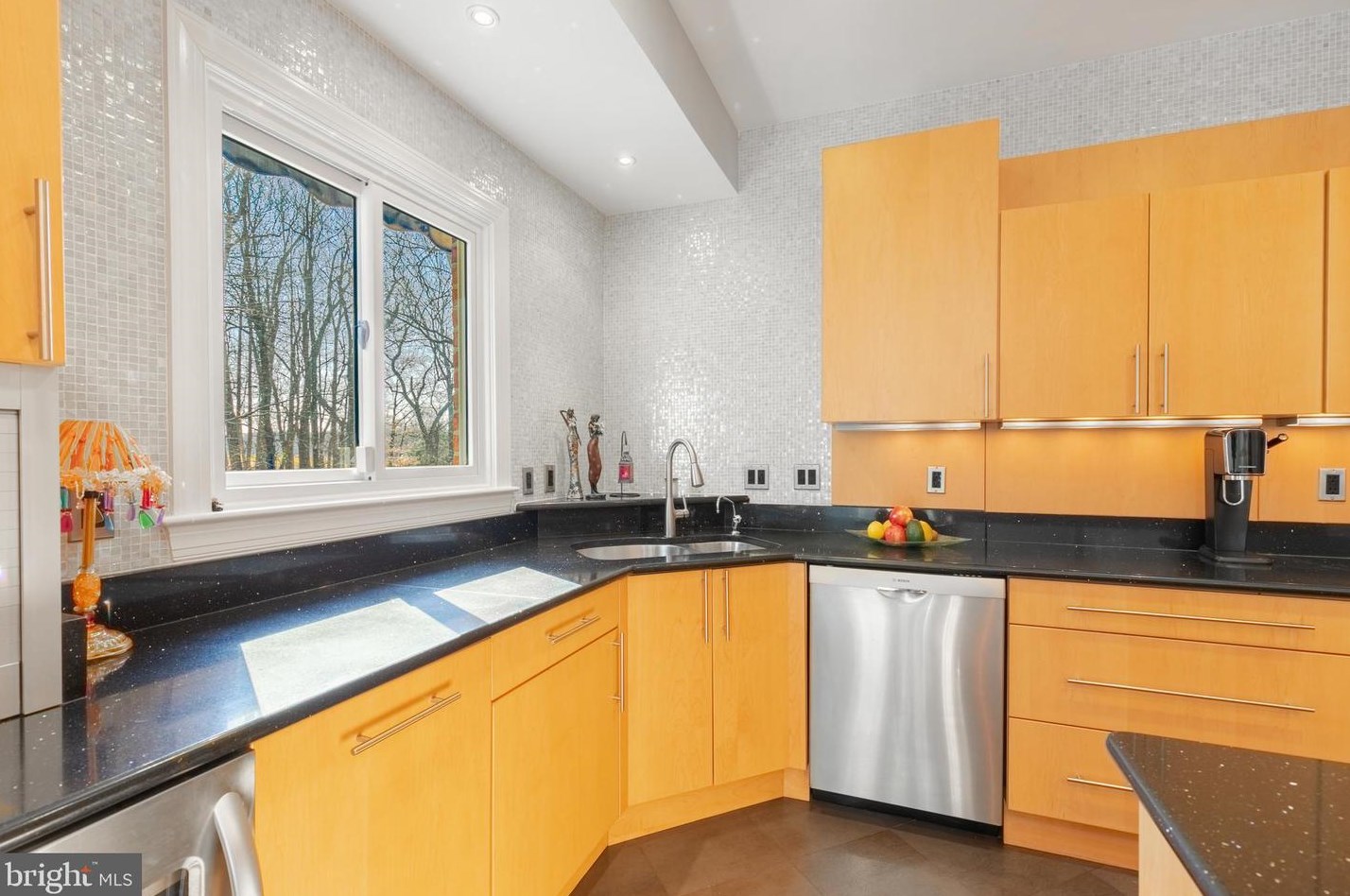 8800 Deer Hollow Ln, Rockville MD 20854-5440 exterior