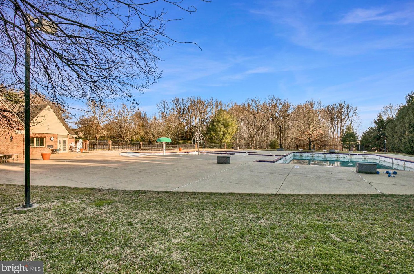 8800 Deer Hollow Ln, Rockville MD 20854-5440 exterior