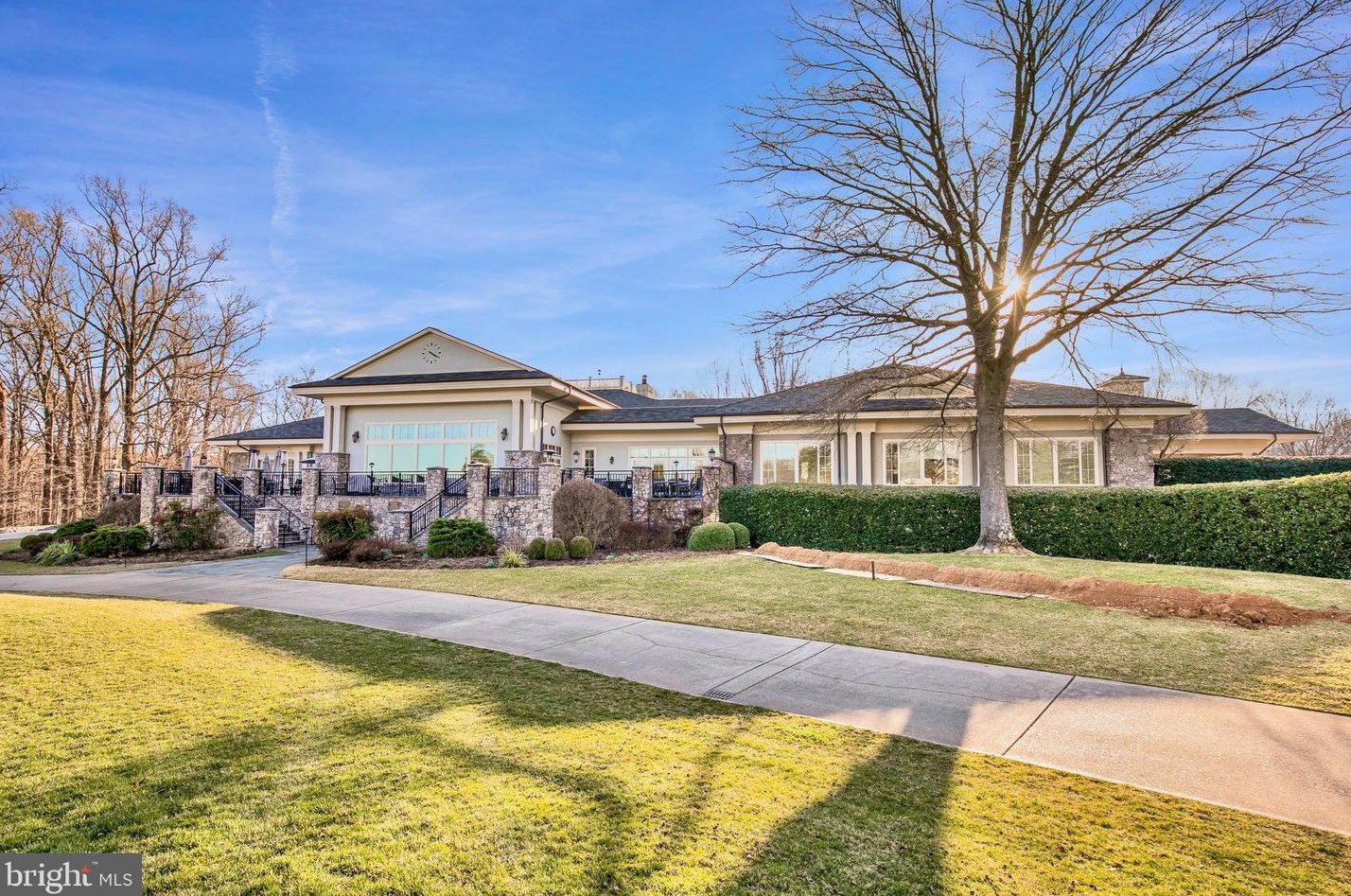 8800 Deer Hollow Ln, Rockville MD 20854-5440 exterior