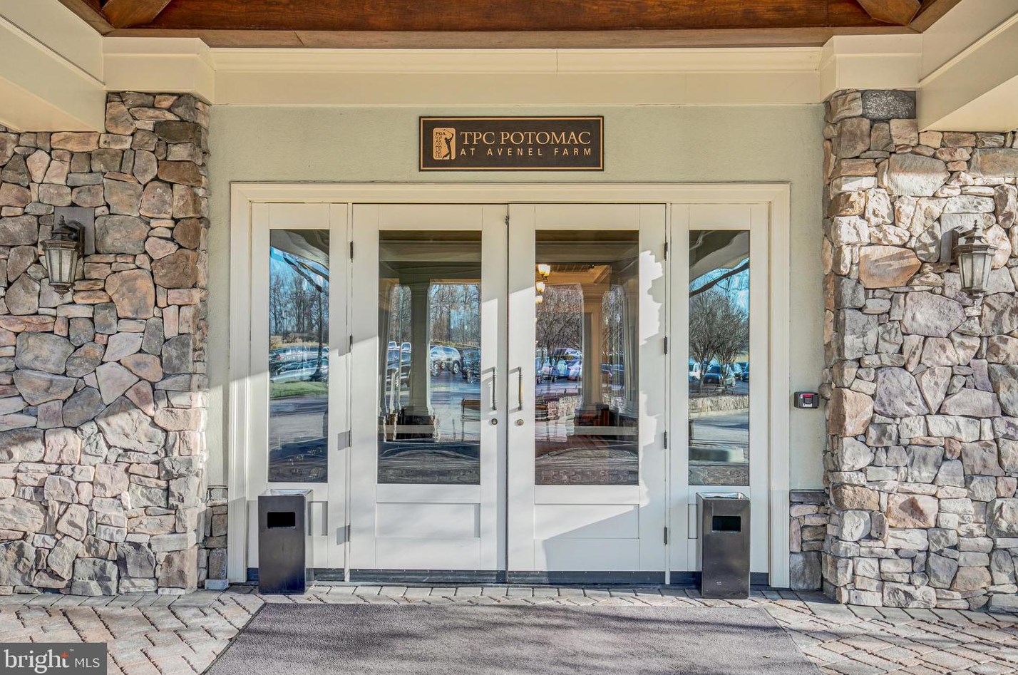 8800 Deer Hollow Ln, Rockville MD 20854-5440 exterior