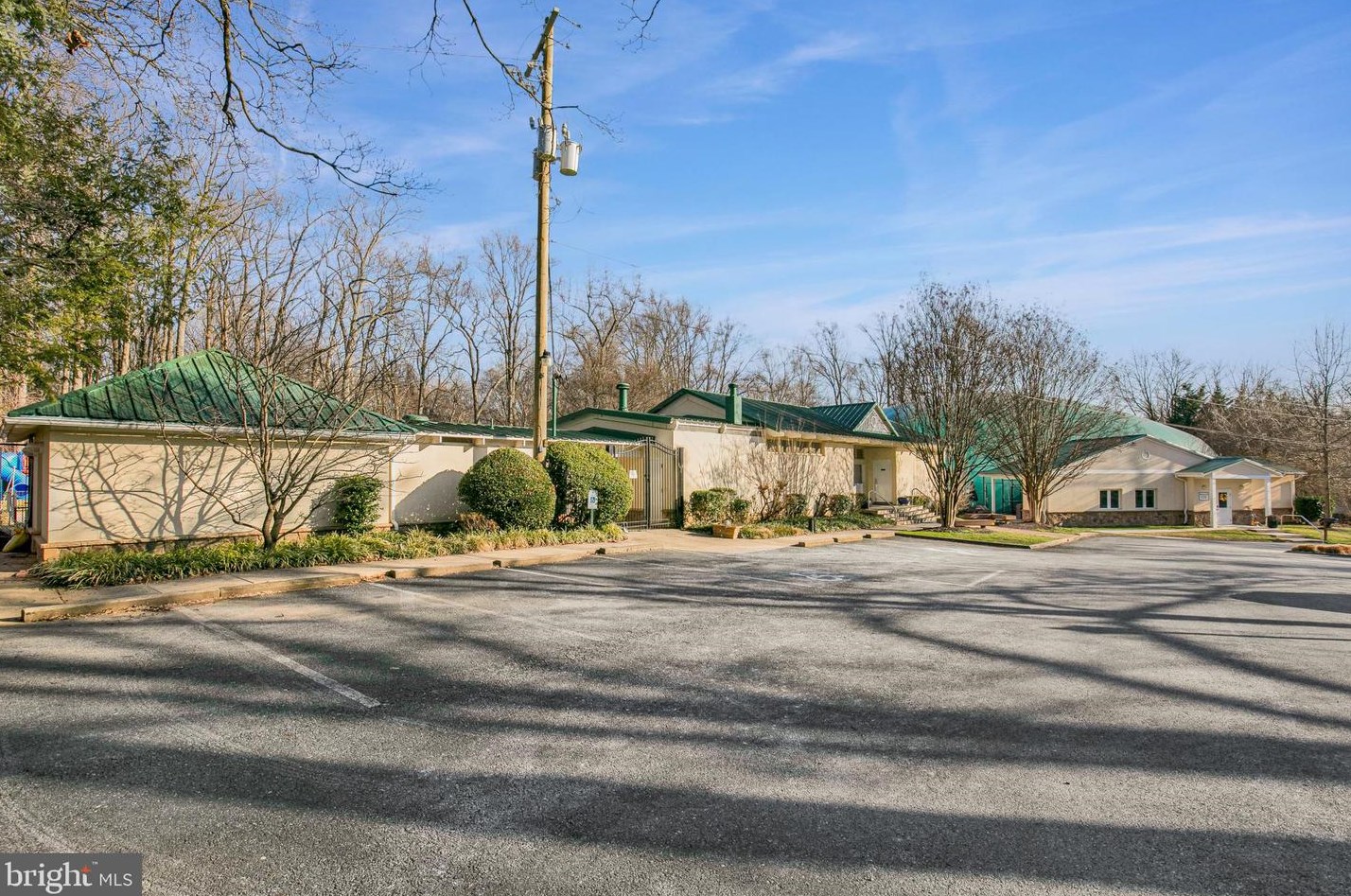 8800 Deer Hollow Ln, Rockville MD 20854-5440 exterior