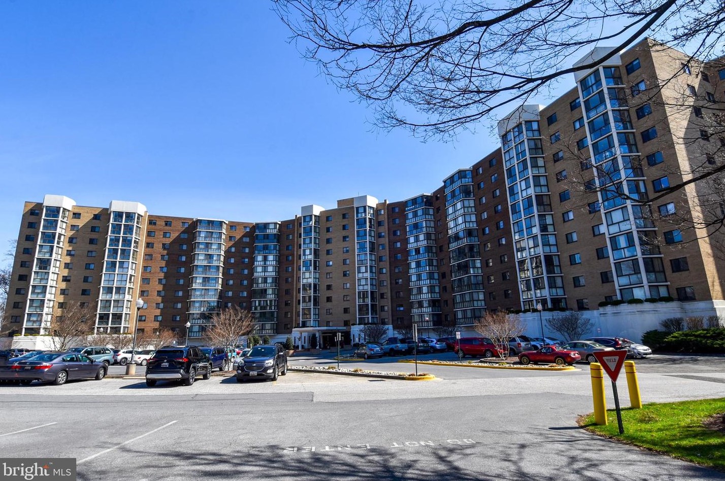 15100 Interlachen Dr #809, Silver Spring, MD 20906