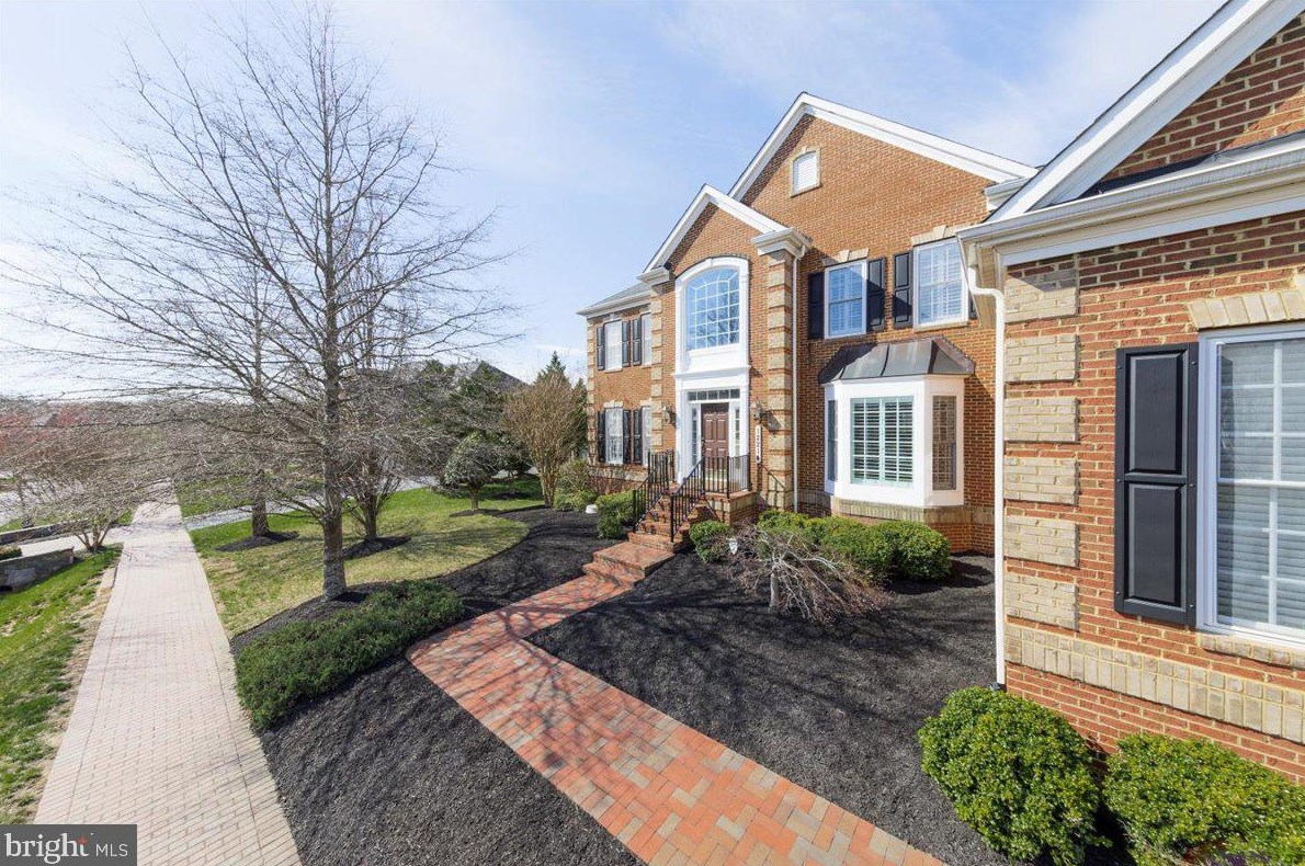 12214 Greenbriar Branch Dr, Rockville, MD 20854-1459