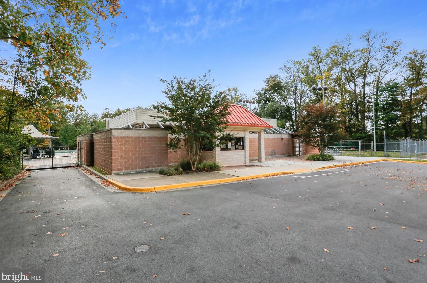 4608 Creek Shore Dr, Rockville MD 20852-2410 exterior