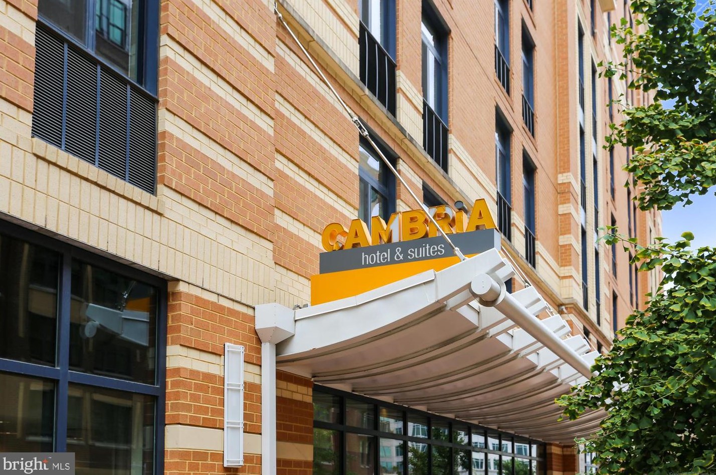 4608 Creek Shore Dr, Rockville MD 20852-2410 exterior