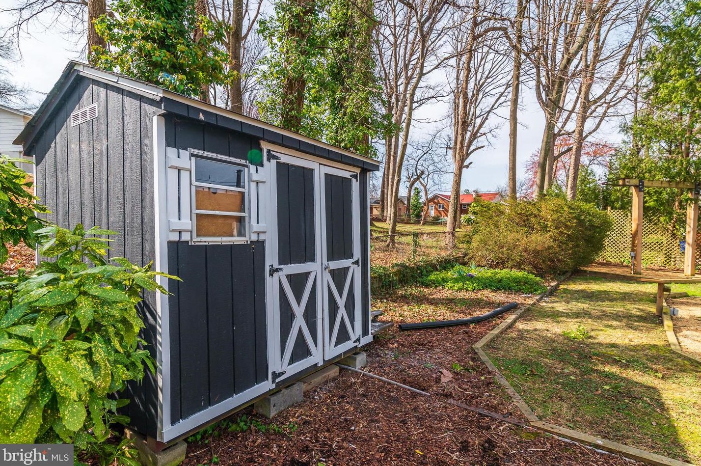 814 Orange Dr, Silver Spring MD 20901-1002 exterior