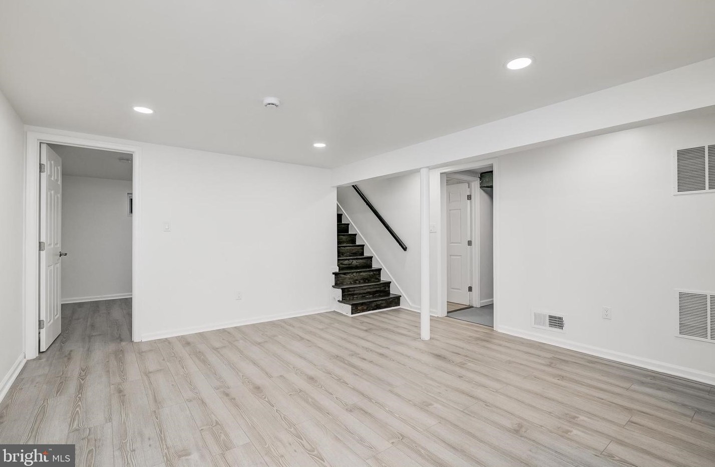 814 Orange Dr, Silver Spring MD 20901-1002 exterior