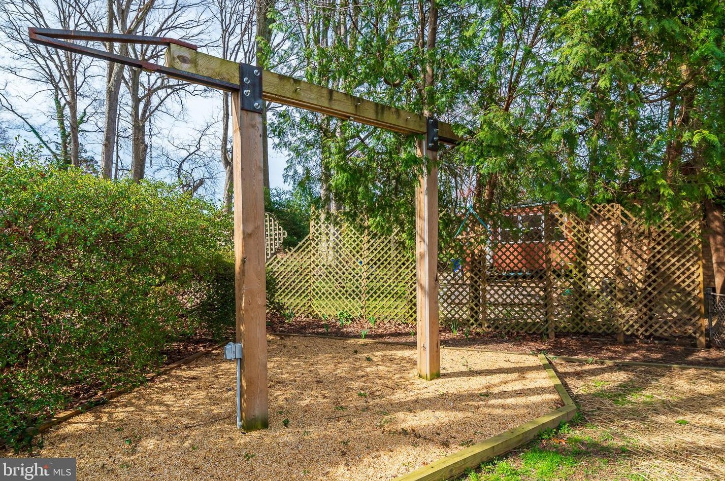 814 Orange Dr, Silver Spring MD 20901-1002 exterior