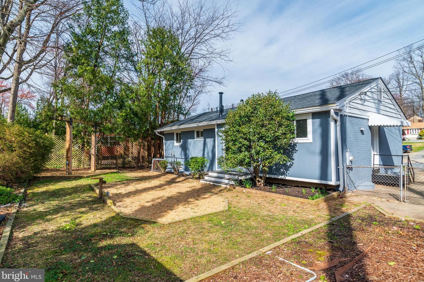 814 Orange Dr, Silver Spring MD 20901-1002 exterior