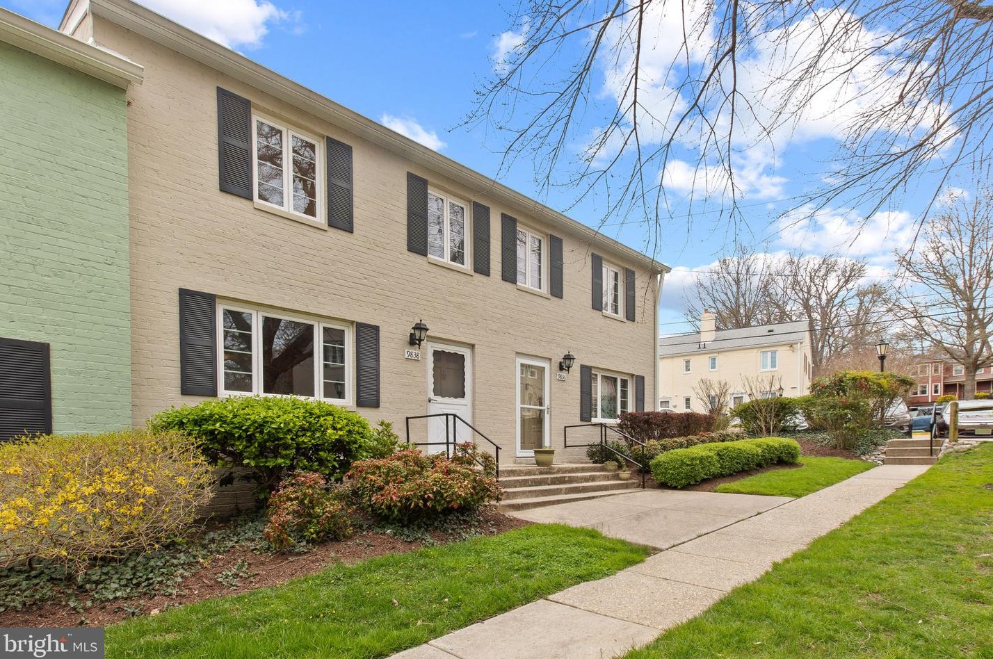 9838 Hollow Glen Pl, Silver Spring, MD 20910-1138