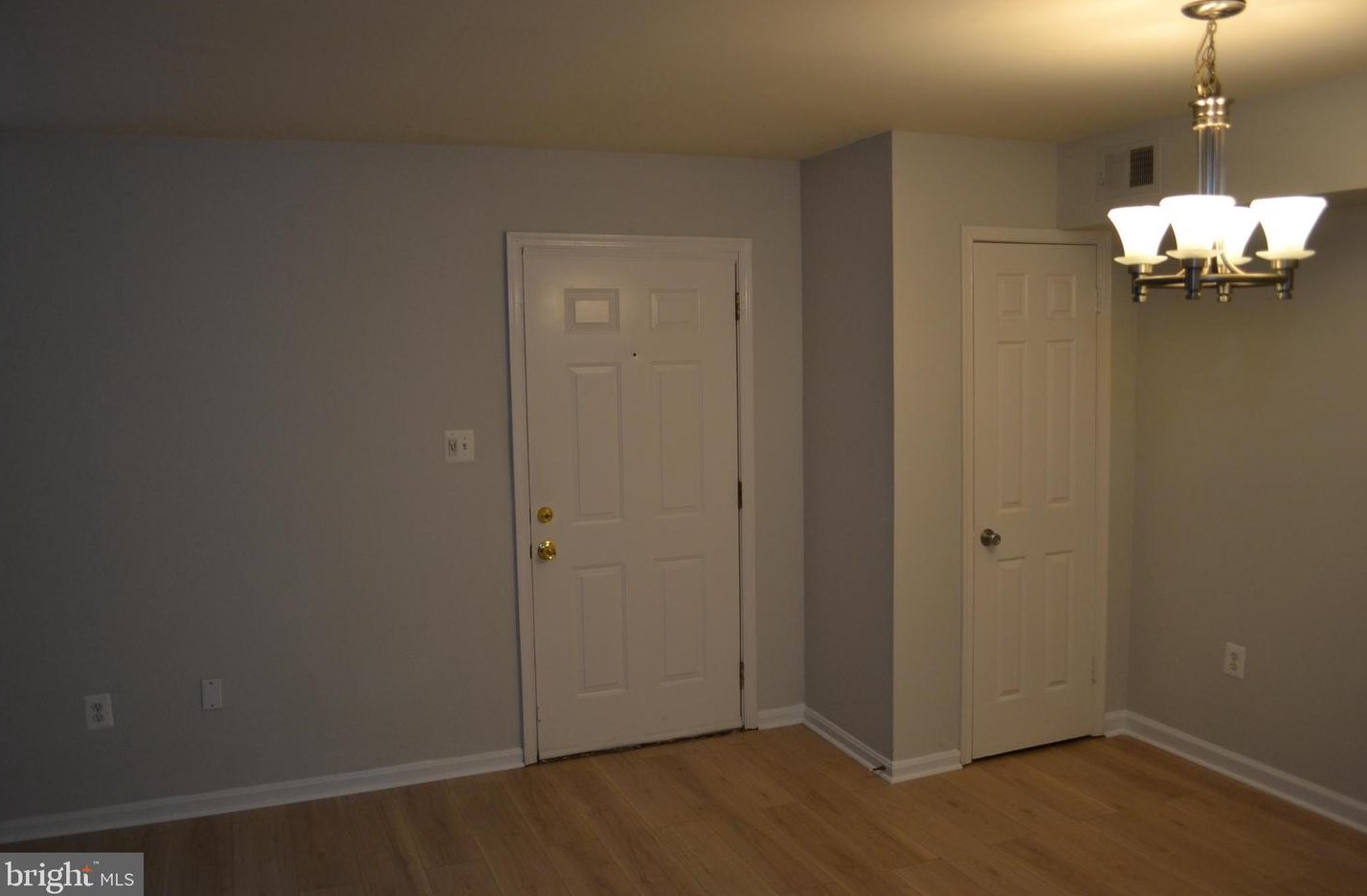 11803 Carriage House Dr, Silver Spring, MD 20904-2284