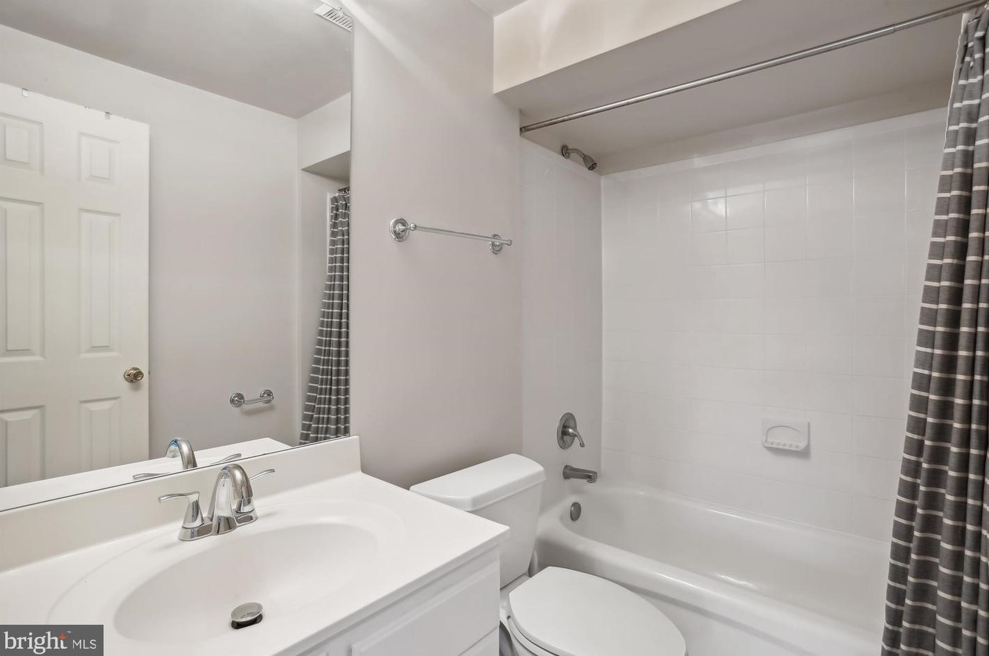 13424 Query Mill Rd, Gaithersburg MD  20878-3962 exterior