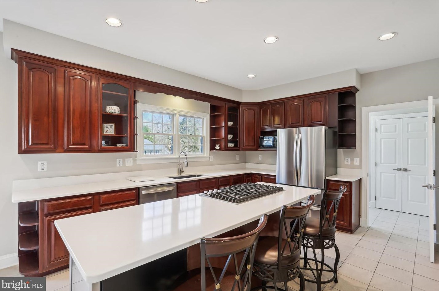 13424 Query Mill Rd, Gaithersburg MD  20878-3962 exterior