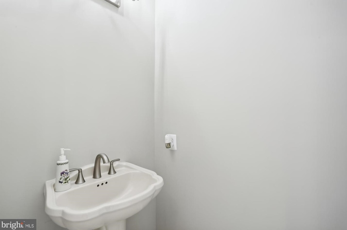 13424 Query Mill Rd, Gaithersburg MD  20878-3962 exterior