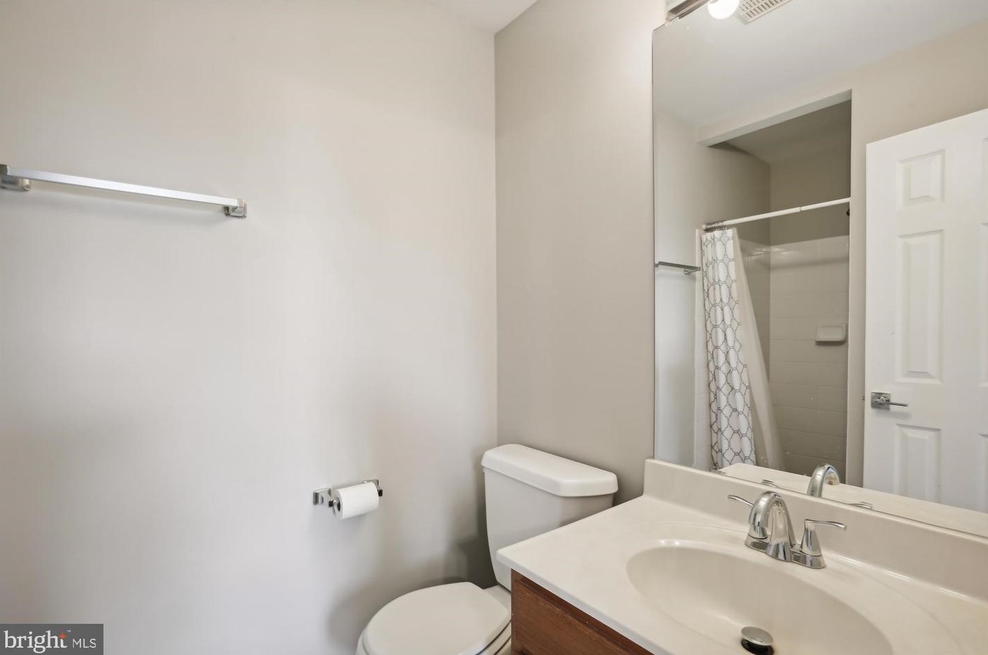 13424 Query Mill Rd, Gaithersburg MD  20878-3962 exterior