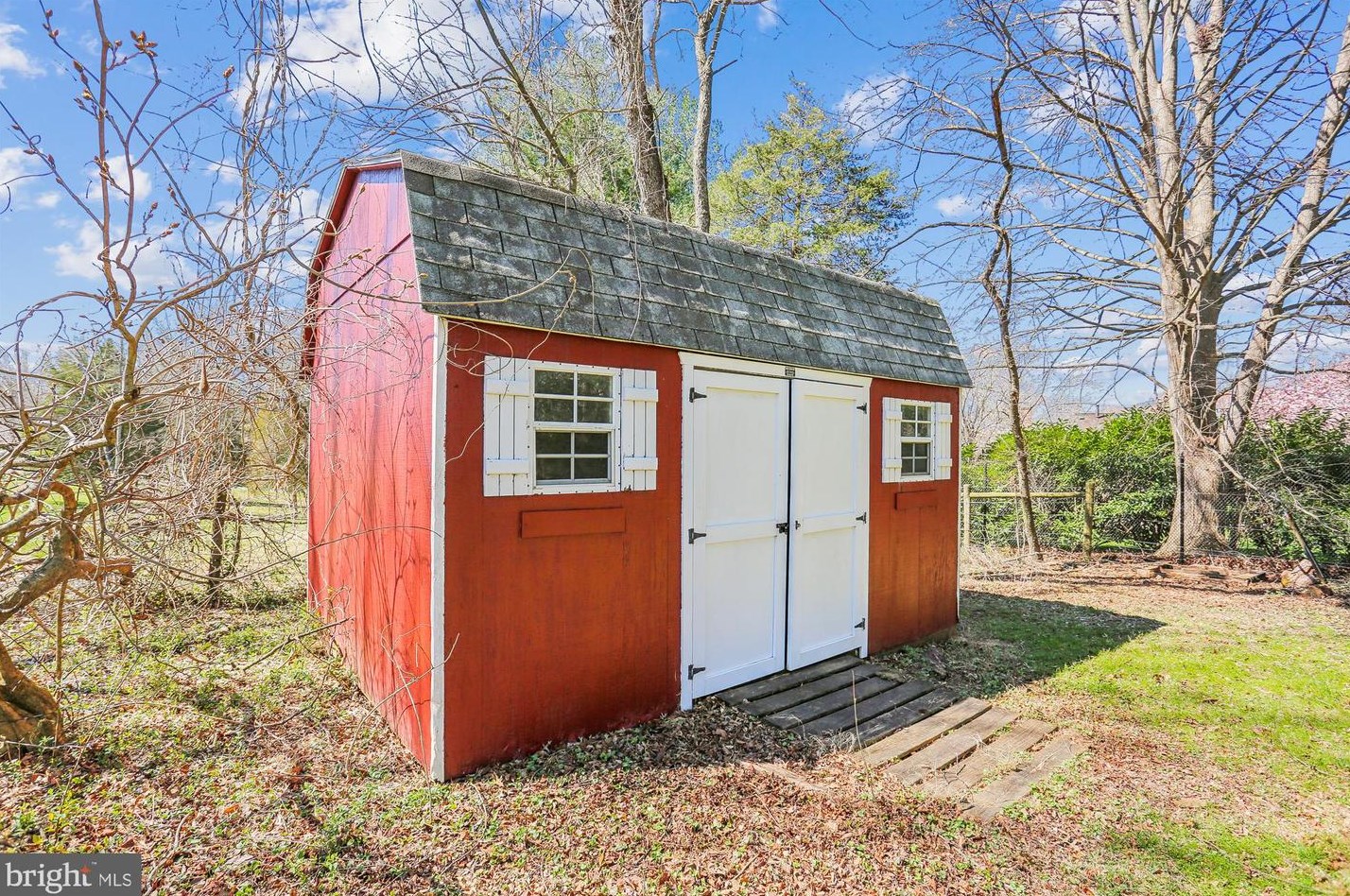 13424 Query Mill Rd, Gaithersburg MD  20878-3962 exterior