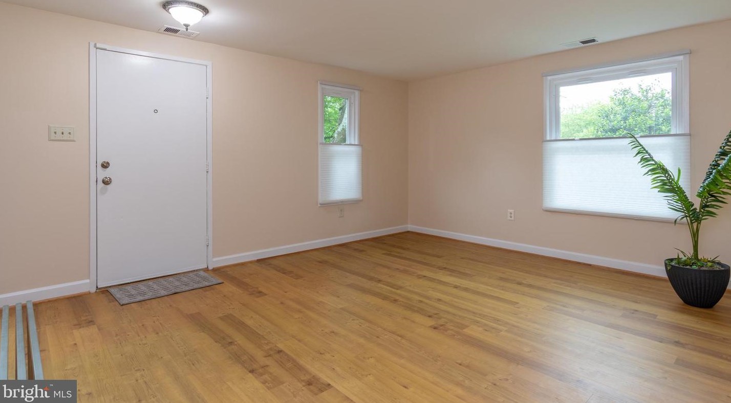 10722 Lester St, Silver Spring MD 20902-3760 exterior