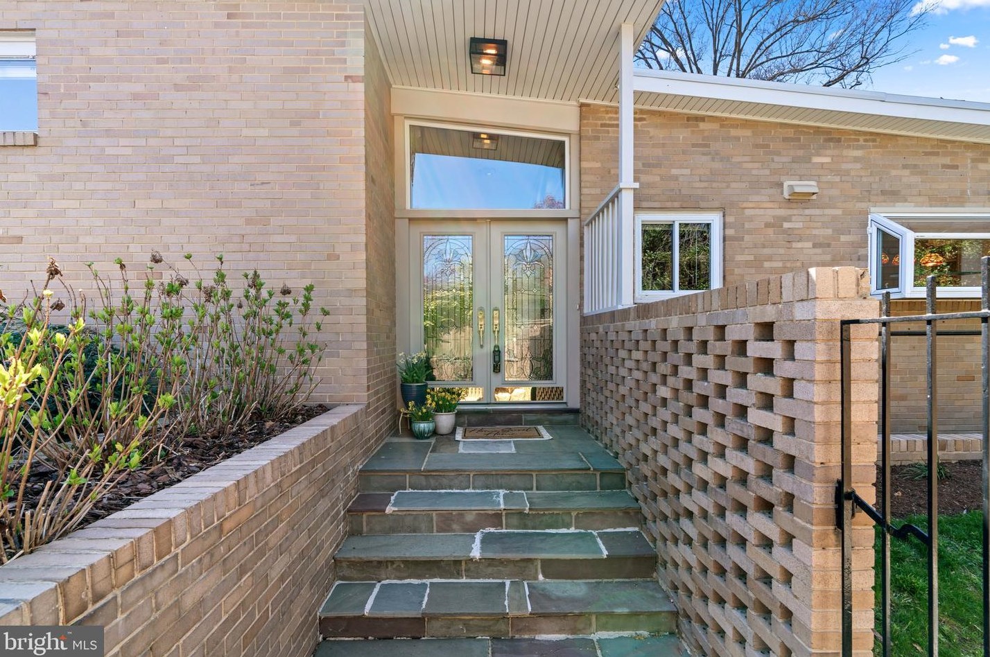 9208 Colesville Rd, Silver Spring, MD 20910