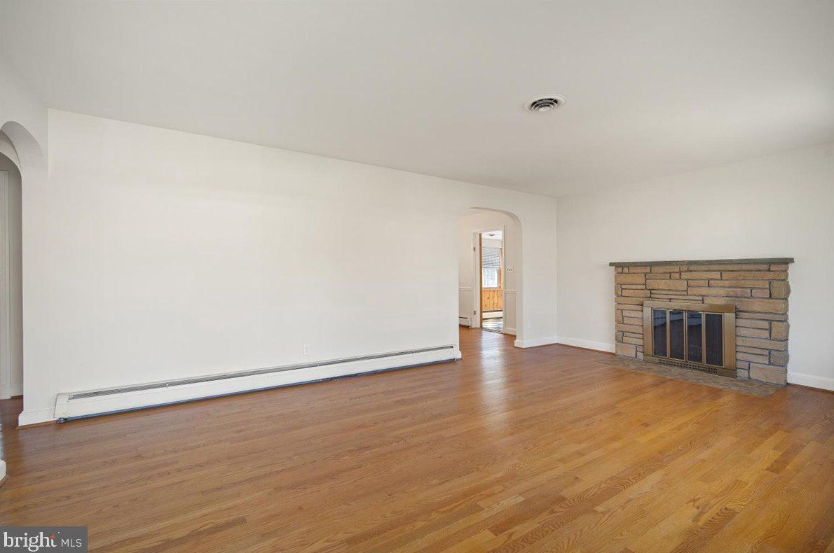 2100 Arcola Ave, Silver Spring, MD 20902-2823