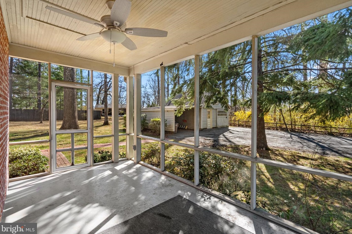 9102 Darnestown Rd, Rockville MD  20850-3106 exterior