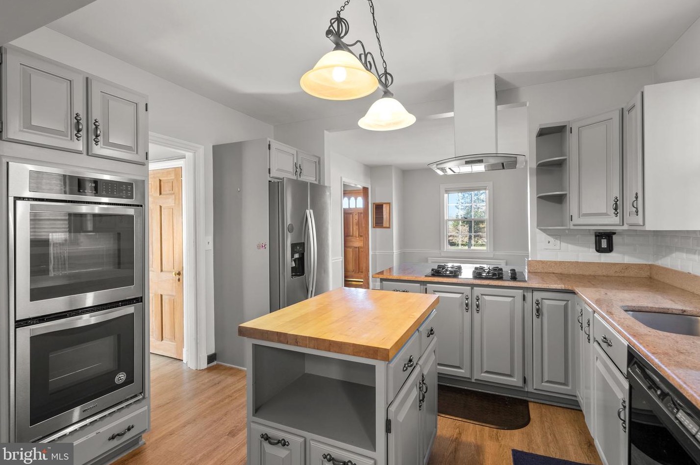 9102 Darnestown Rd, Rockville MD  20850-3106 exterior