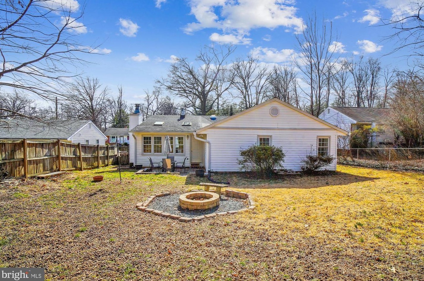 118 Tulip Dr, Gaithersburg MD  20877-2029 exterior