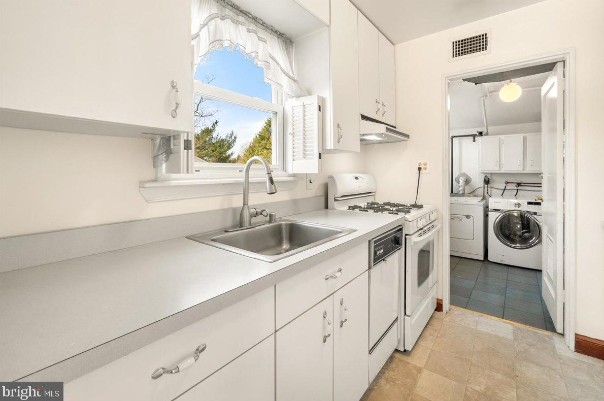 10026 Brunett Ave, Silver Spring MD 20901-2204 exterior