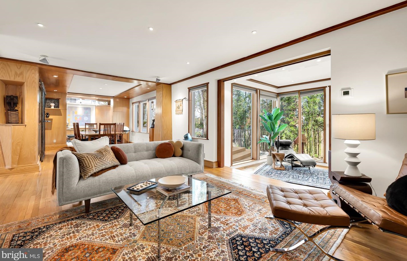 5305 Duvall Dr, Bethesda, MD 20816-1873