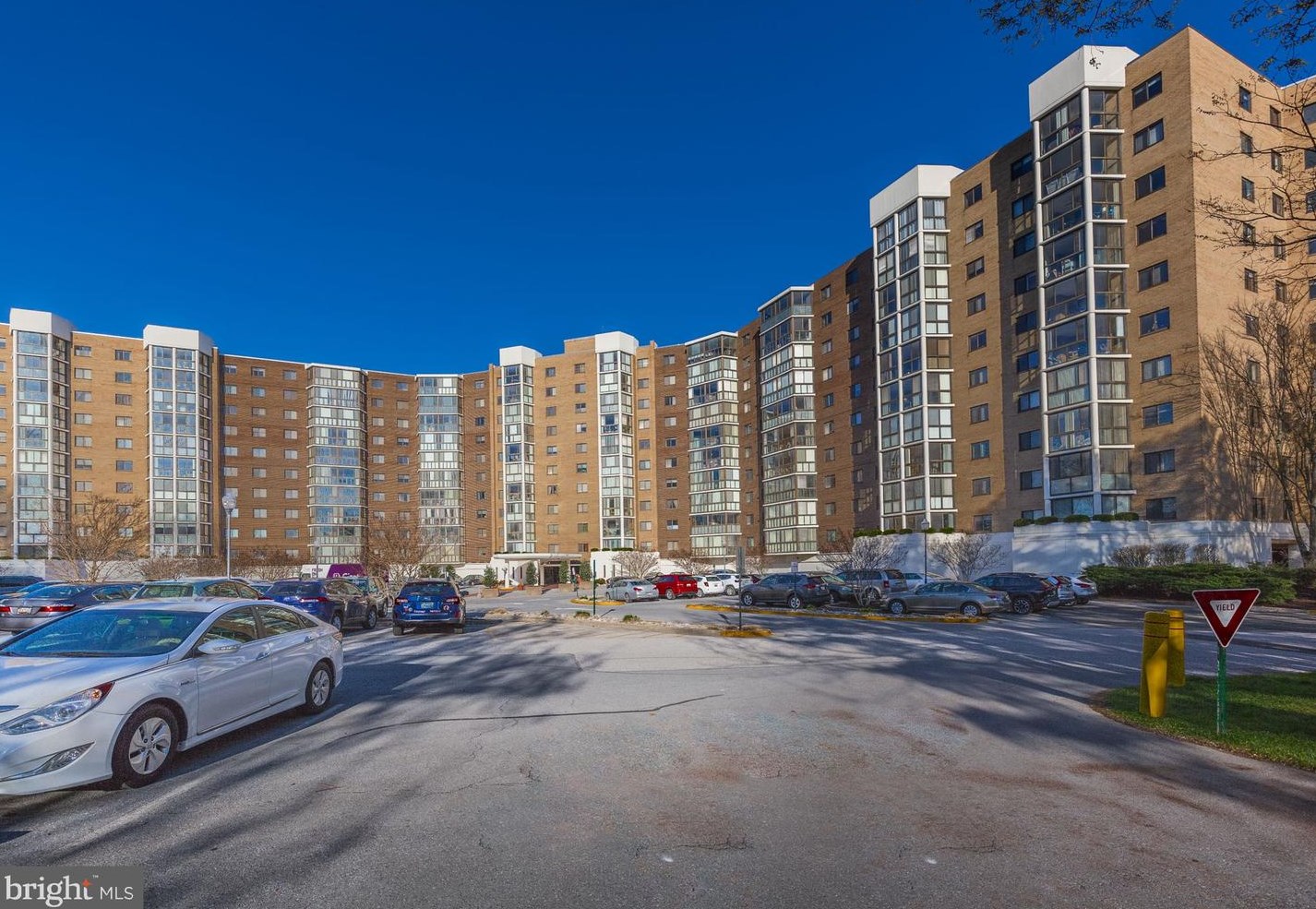 15100 Interlachen Dr #522, Silver Spring, MD 20906