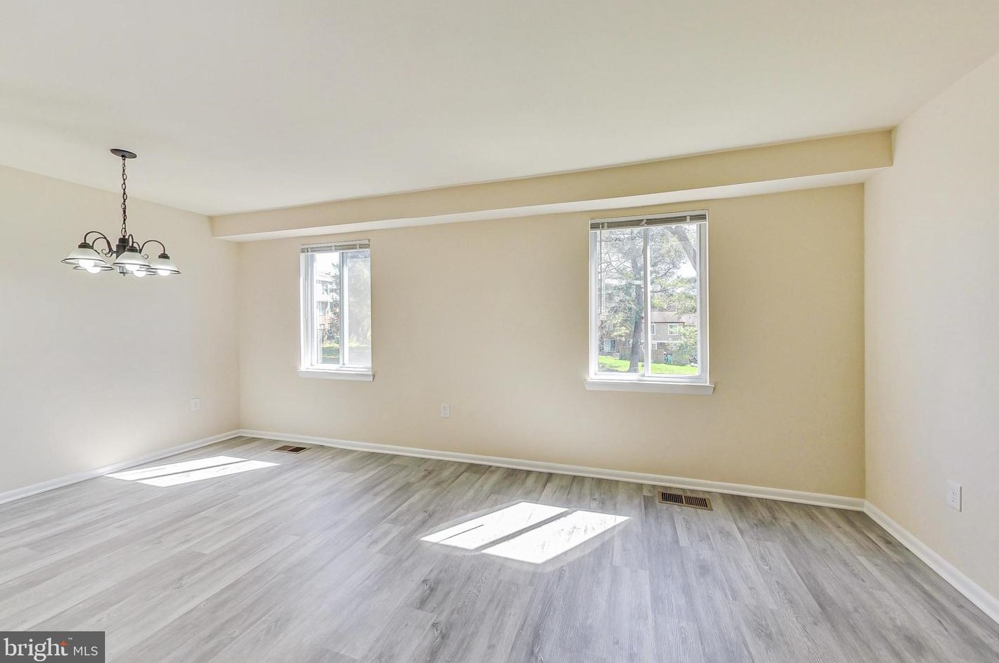 906 Side Dr, Gaithersburg MD  20878-3104 exterior