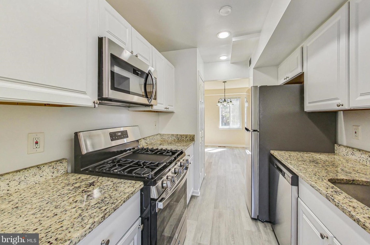 906 Side Dr, Gaithersburg MD  20878-3104 exterior
