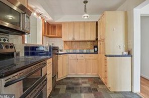 8413 Spencer Ct, Bethesda, MD 20815-3827