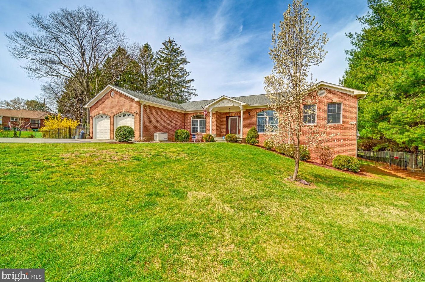 1906 Mayflower Dr, Silver Spring, MD 20905-5561