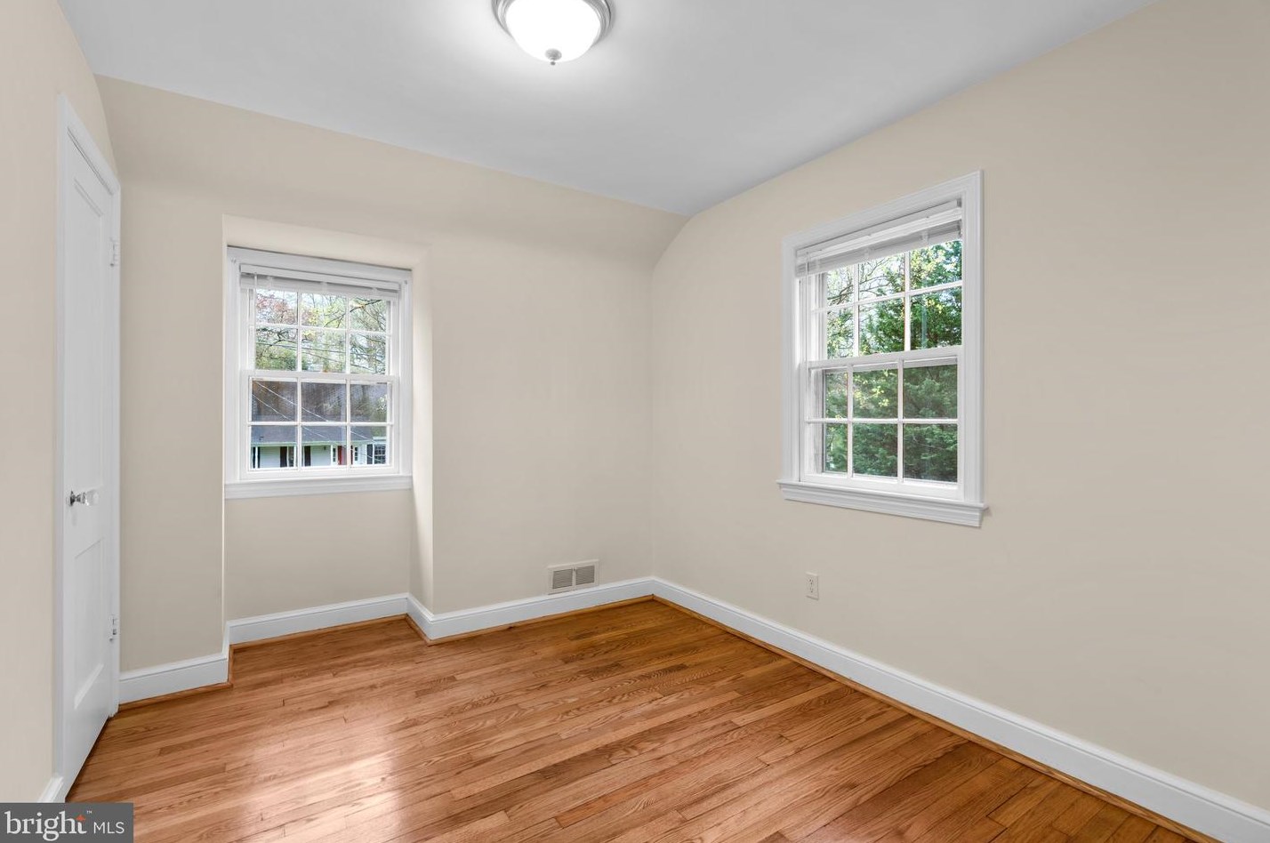 10217 Capitol View Ave, Silver Spring MD 20910-1033 exterior