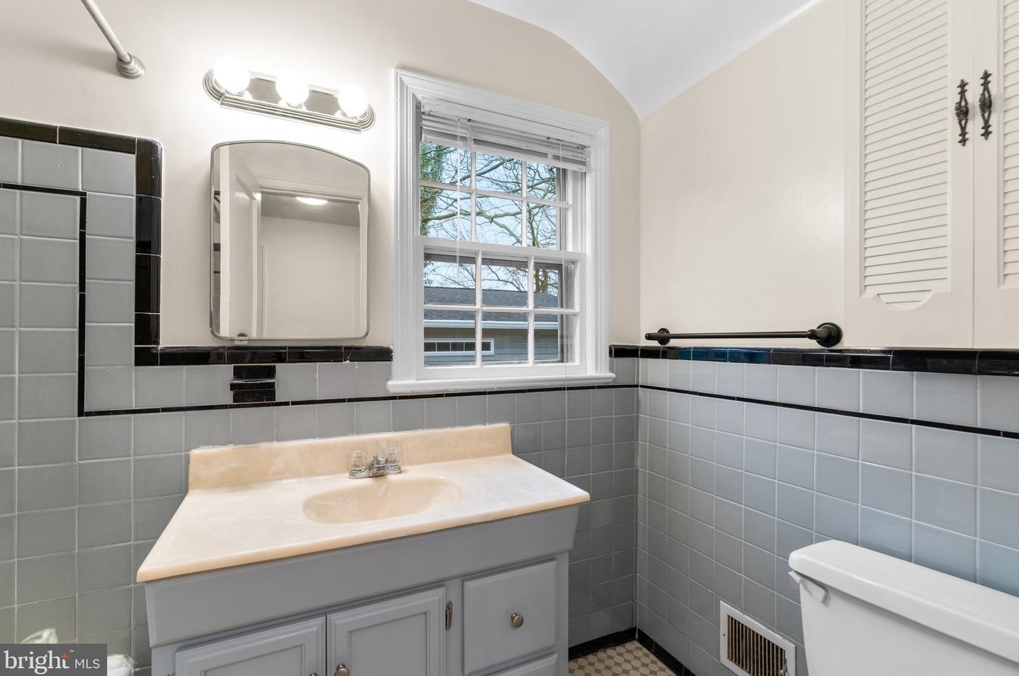 10217 Capitol View Ave, Silver Spring MD 20910-1033 exterior