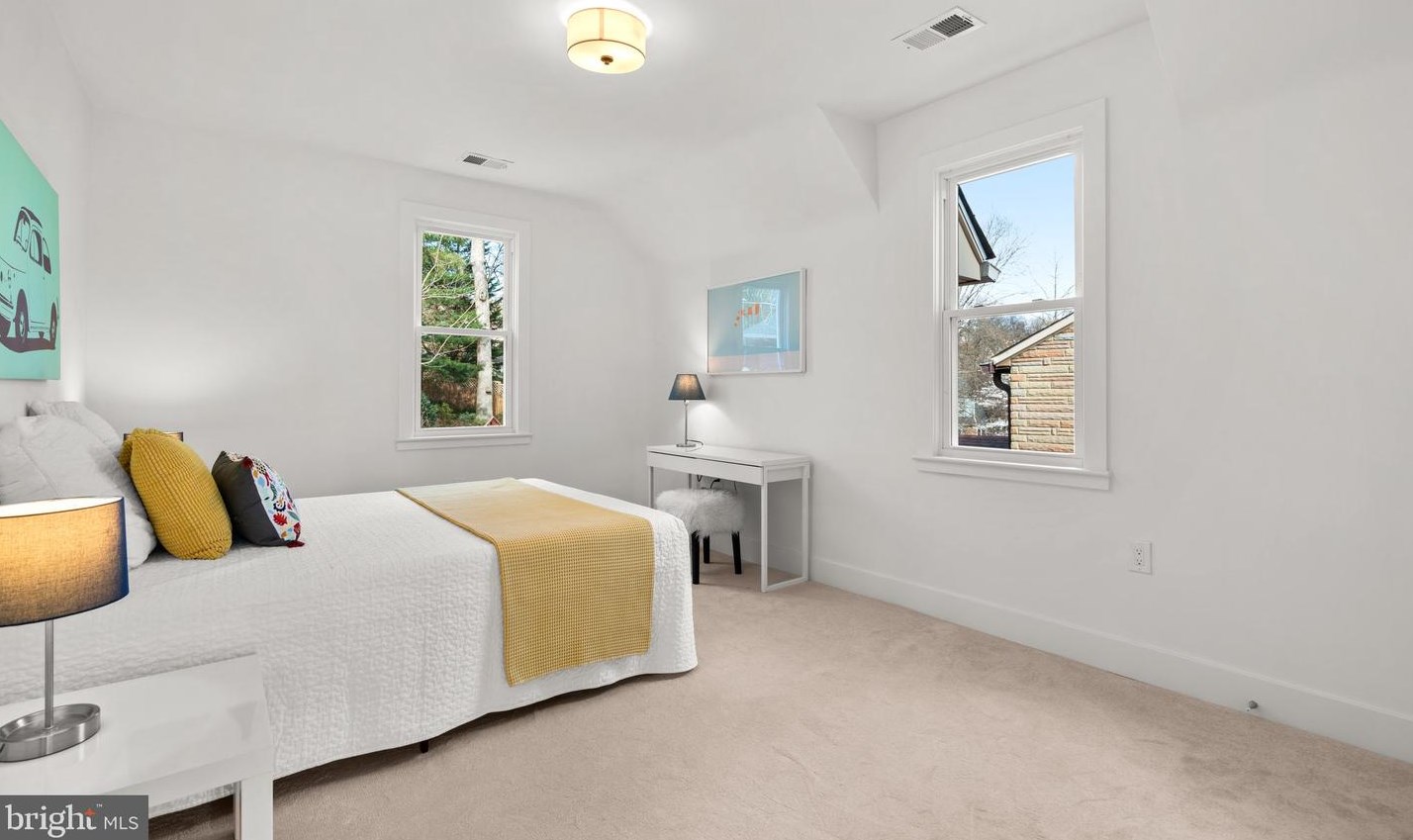 7422 Piney Branch Rd, Silver Spring MD  20912-4206 exterior