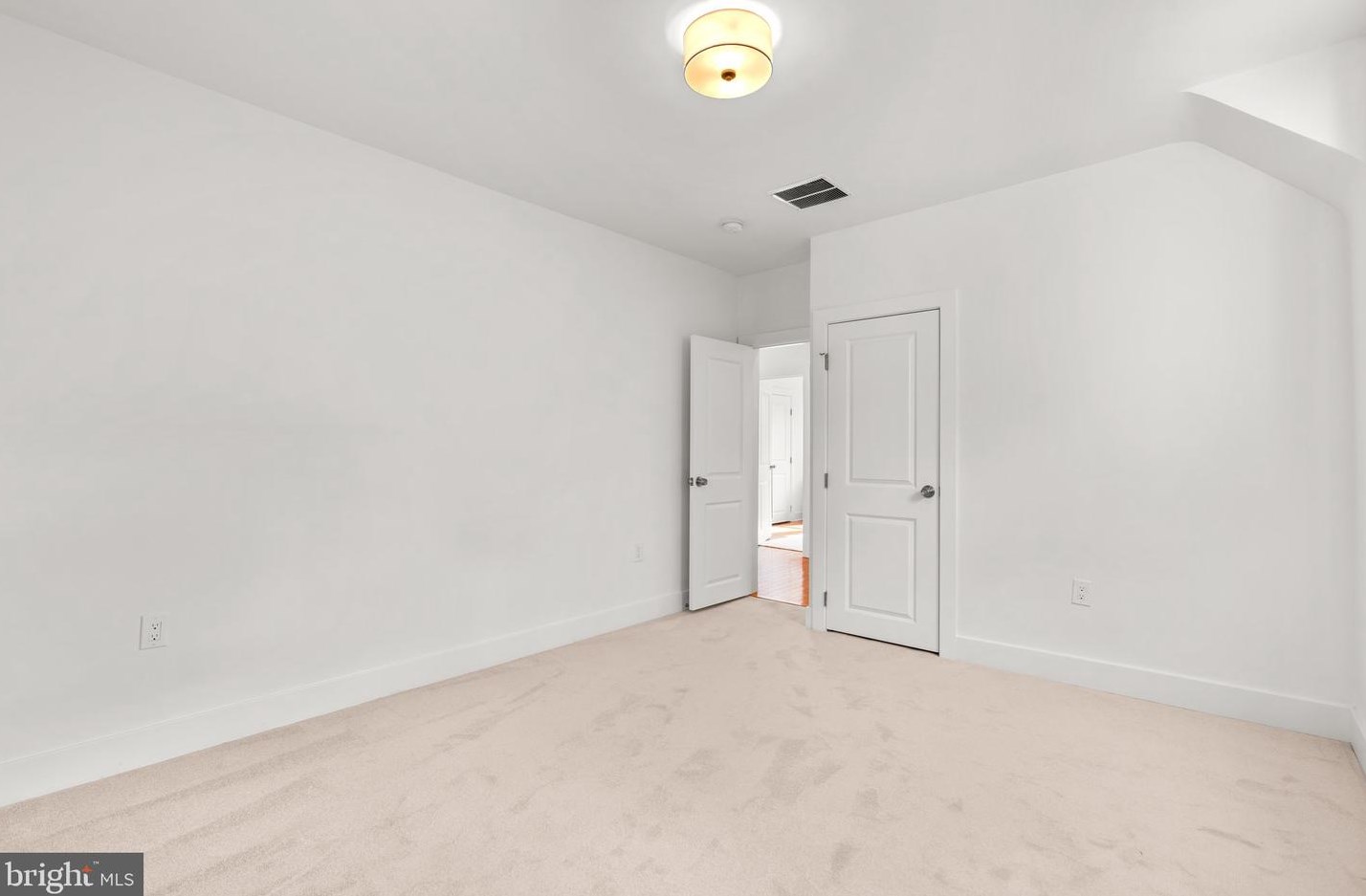 7422 Piney Branch Rd, Silver Spring MD  20912-4206 exterior