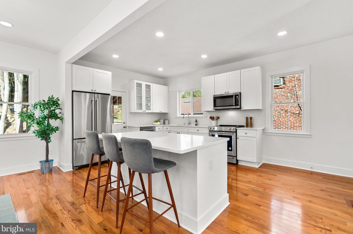 7422 Piney Branch Rd, Silver Spring MD  20912-4206 exterior