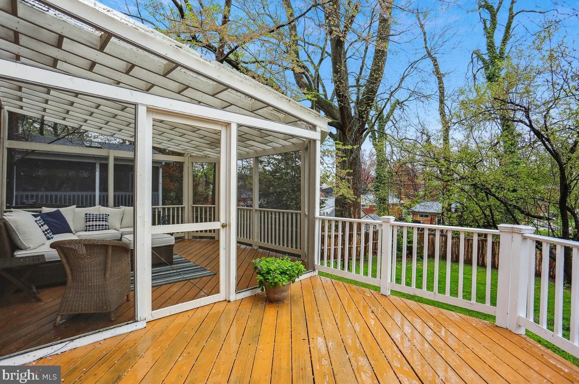 9513 Saybrook Ave, Silver Spring MD 20901-3034 exterior