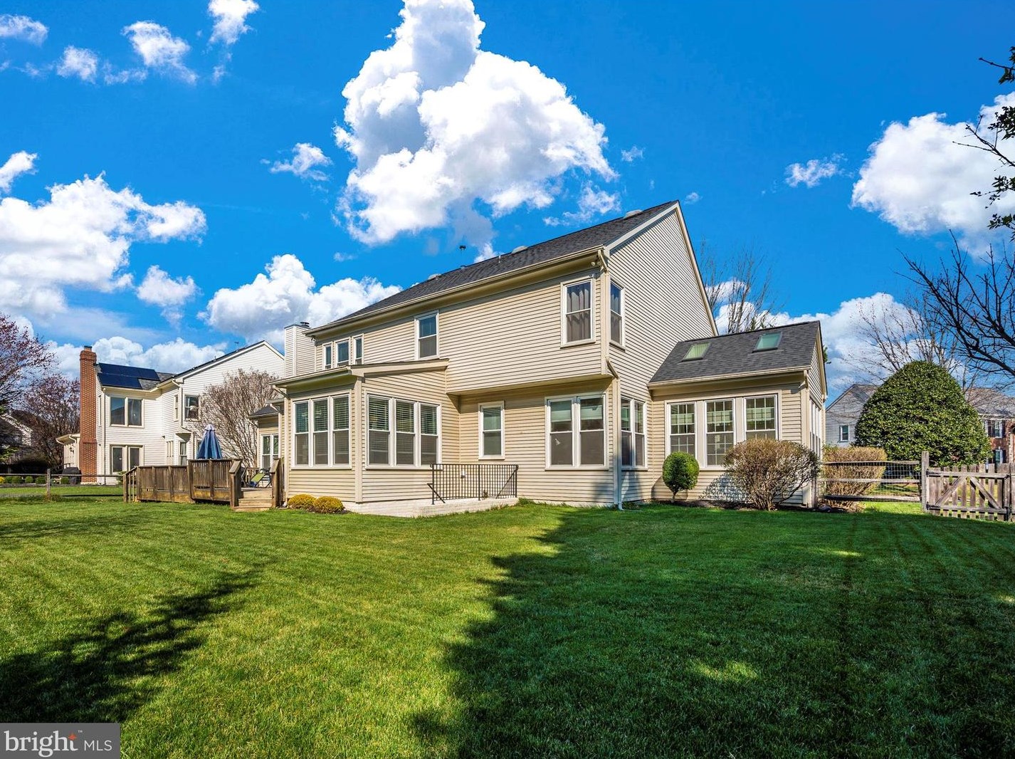 7502 Sawgrass Ter, Gaithersburg MD  20886-4596 exterior