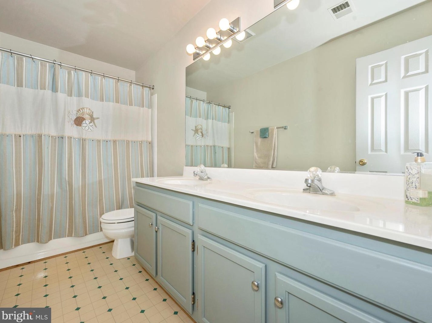 7502 Sawgrass Ter, Gaithersburg MD  20886-4596 exterior