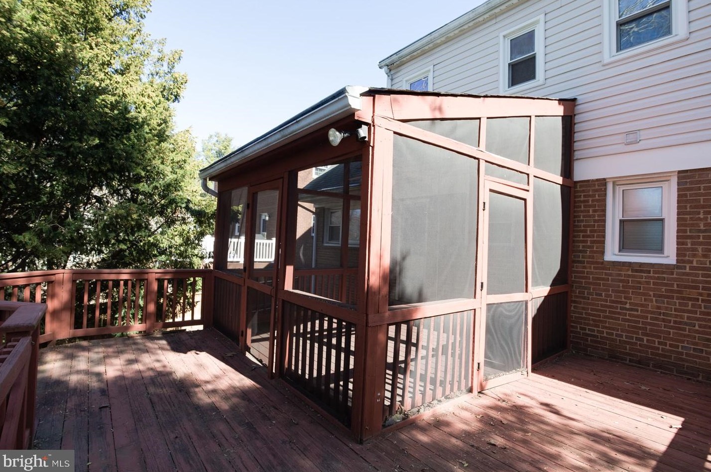 8802 2 Ave, Silver Spring MD 20910-2149 exterior