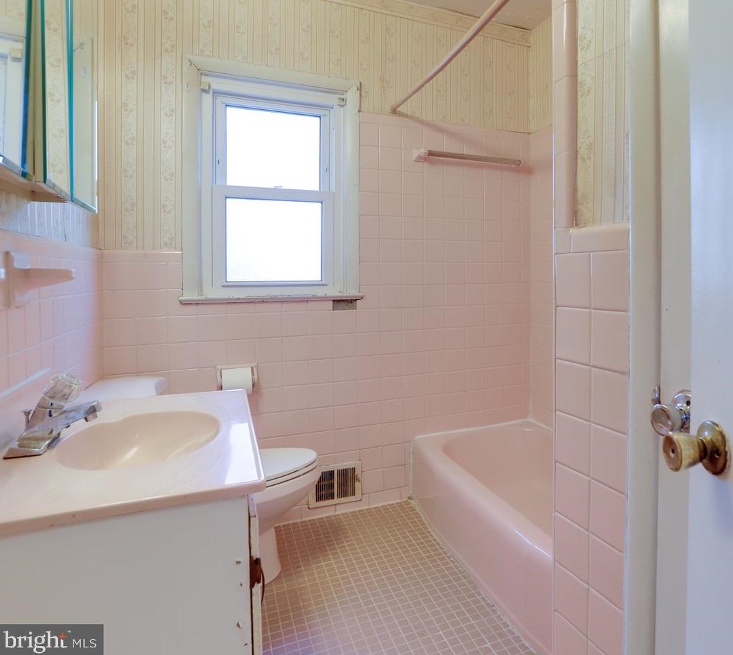 8802 2 Ave, Silver Spring MD 20910-2149 exterior