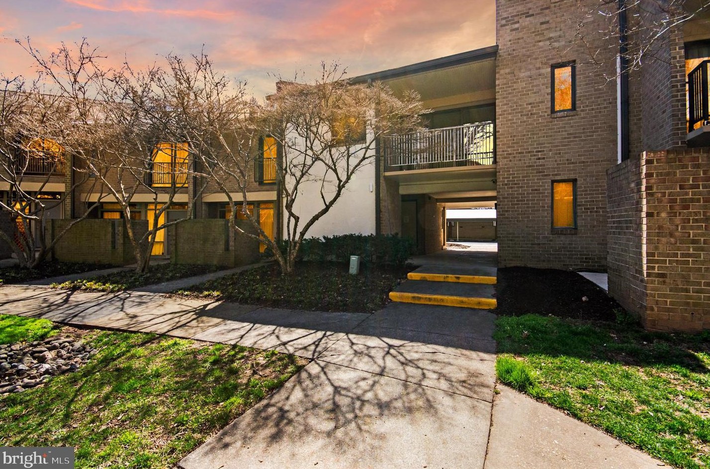 124 Monroe St, Rockville MD 20850-2502 exterior