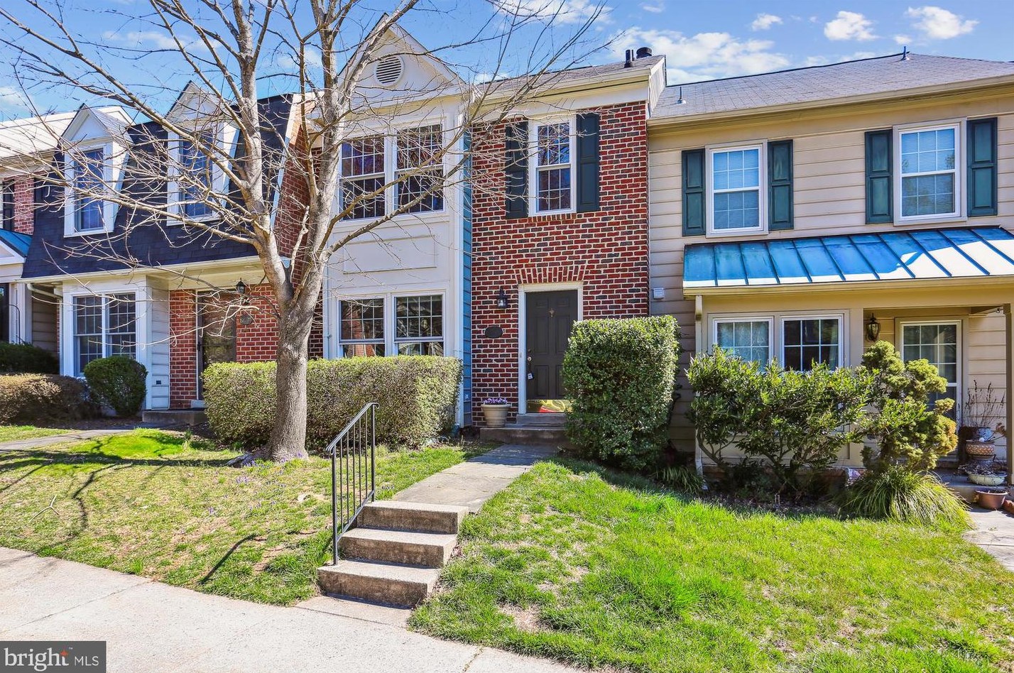 8649 Fountain Valley Dr, Gaithersburg, MD 20886-5643