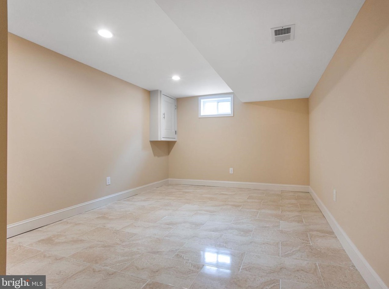 11613 College View Dr, Silver Spring MD 20902-2430 exterior