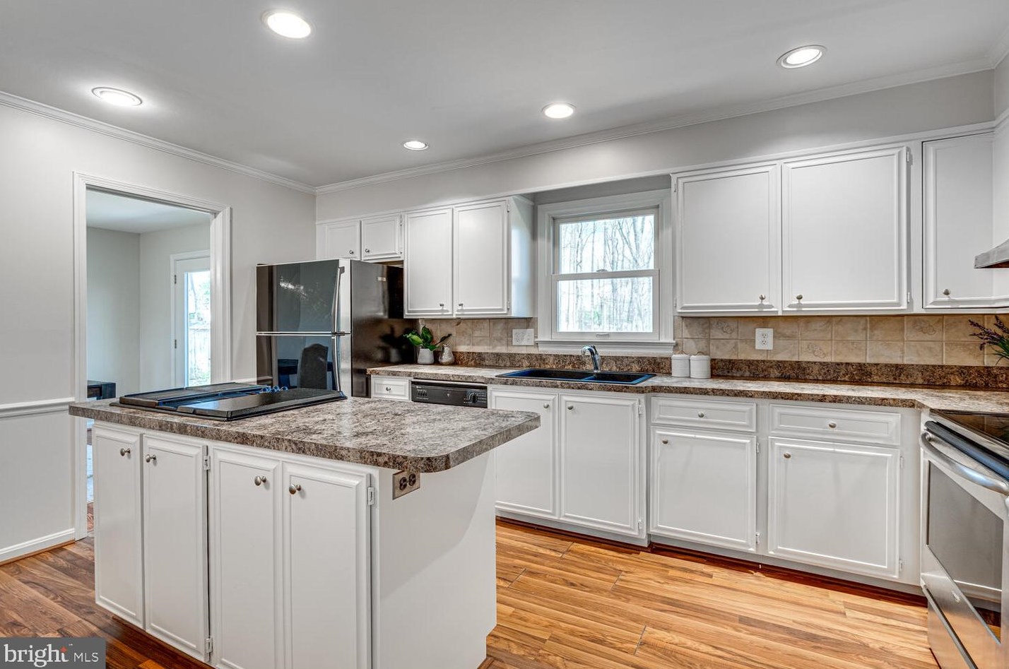 17605 Cashell Rd, Rockville MD 20853-1205 exterior