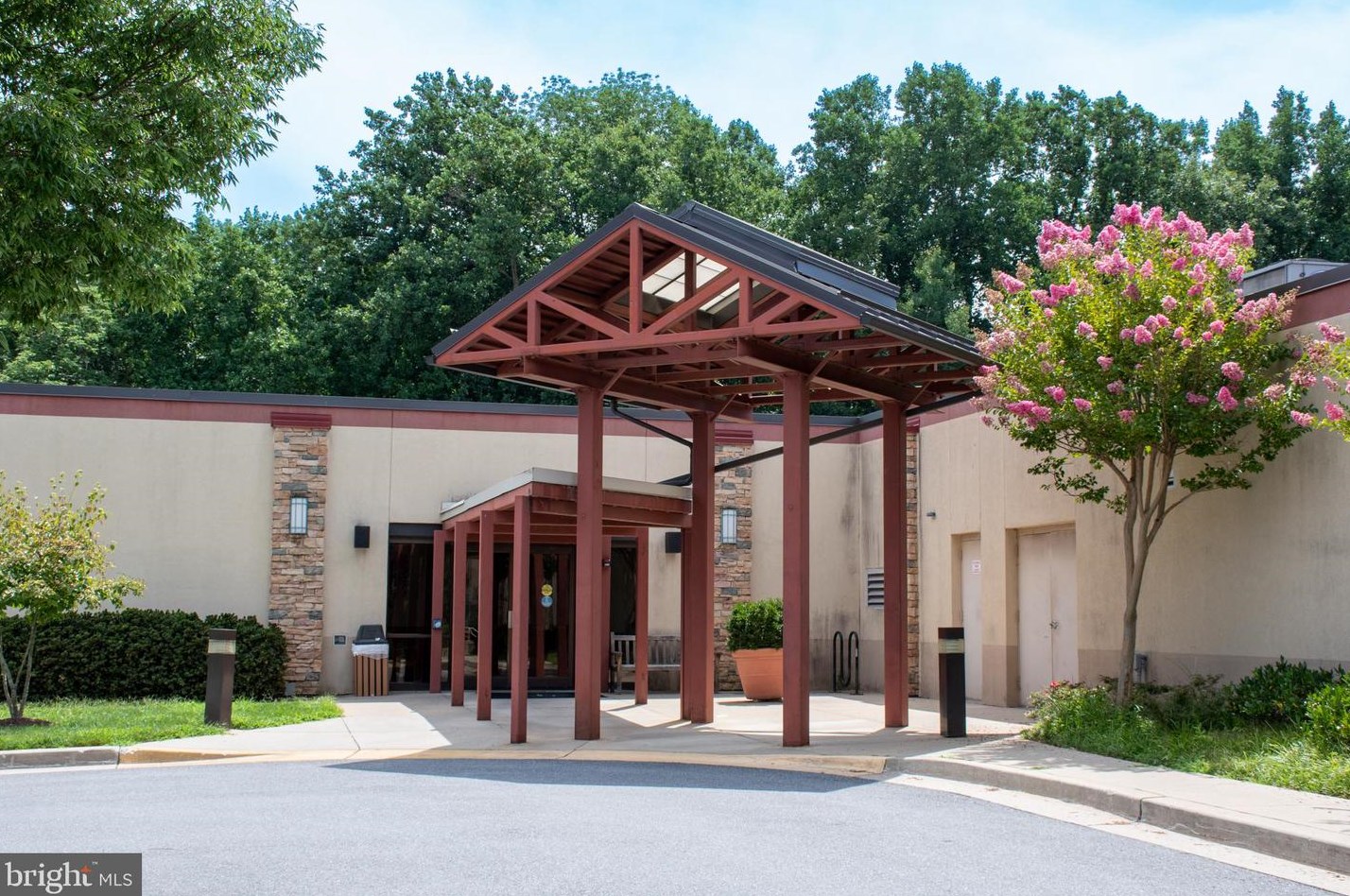 15100 Interlachen Dr, Silver Spring MD 20906-5611 exterior